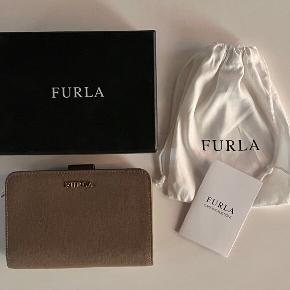 Furla Babylon M zip around leather wallet in beige. Brand new with tags in box - Picture 5 of 5